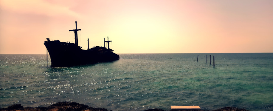 storage/images/posts//beautiful-view-remaining-greek-ship-by-beach-kish-island-persian-gulf-iran1_1693611027.jpg